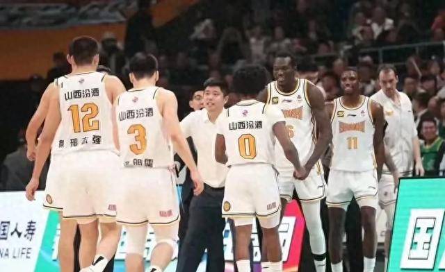 重庆男篮实现逆袭，壮烈战役取胜为队争光的简单介绍